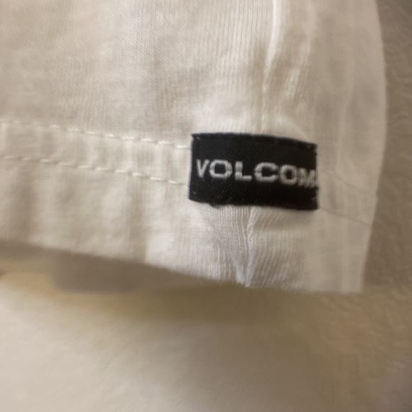 Small, white Volcom Hawaii GET WILD shirt. - Picture 4 of 5